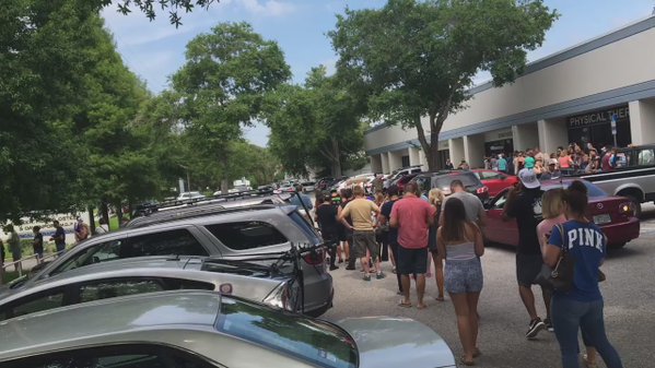 Over 600 People Line Up To Donate Blood For The Victims Of The Orlando Shooting  