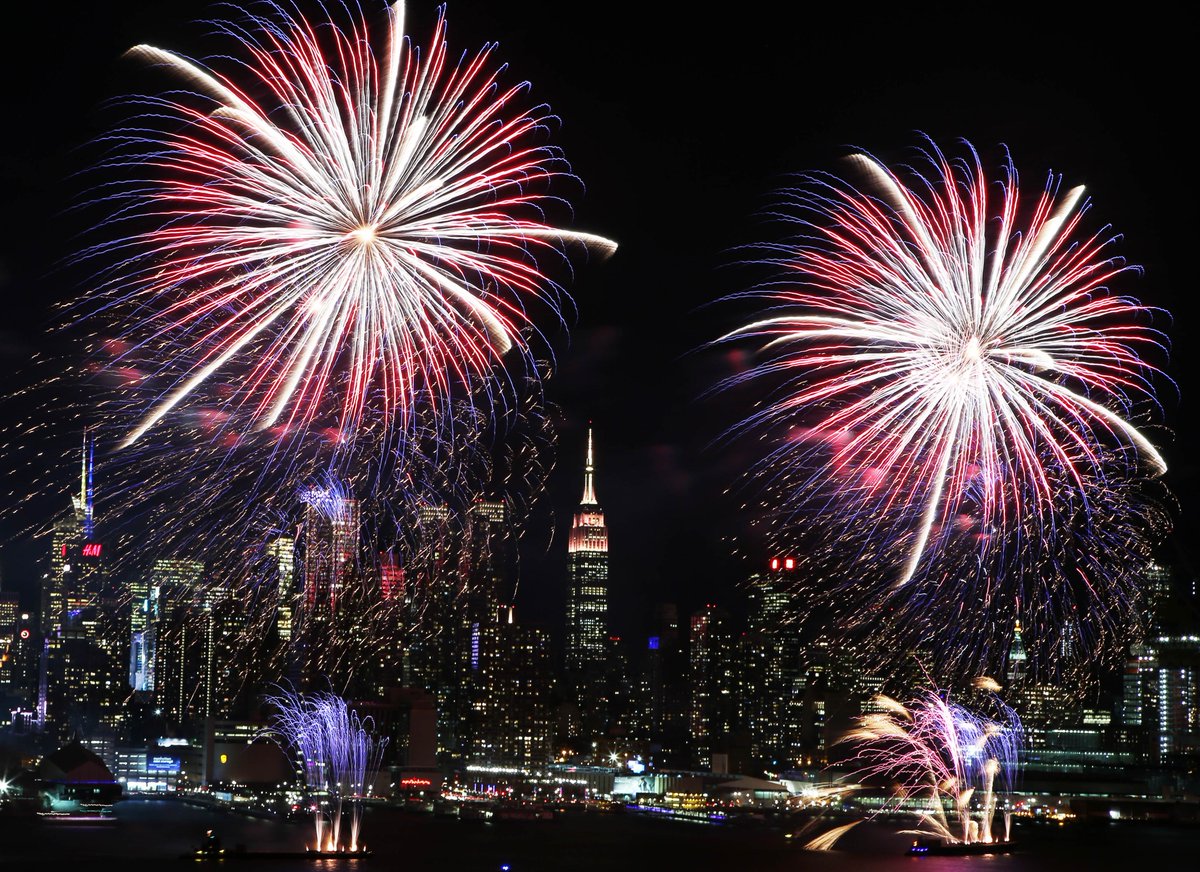 Fireworks light up sky over Hudson River to celebrate Chinese Lunar New