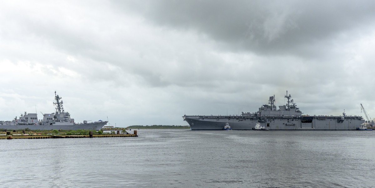 New amphibious assault ship USS TRIPOLI LHA7 sailed away from her builder's yard at @HIIndustries Pascagoula MS today 24 July. She was commissioned 15 July, will be based at San Diego. At left is destroyer DELBERT D BLACK DDG119, delivered in April