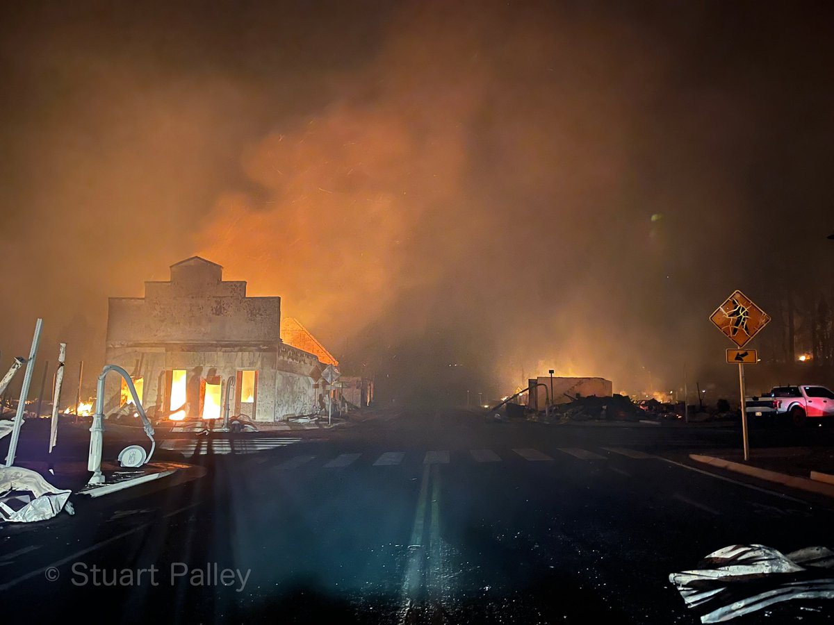 Пожар дикси красная пахра. Гринвилл США пожар. Гринвилл город в США. Пожар «Дикси» в США. Город Парадайз штат Калифорния пожар.