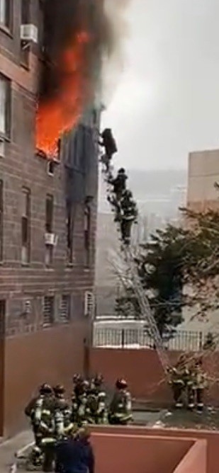 Bronx *4th Alarm/10-77* Box 3162. 333 E 181st St off Tiebout Ave. Fire out the windows 19 story 150x75. People jumping from the upper floor windows