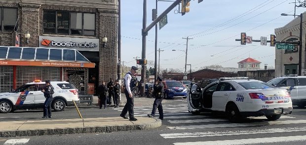 @phillyoolice source: shooting on @SEPTA subway platform now investigated as case of self defense by man with permit to carry concealed weapon.  He stepped in to break up fight on train&aggressor followed him off&amp;attacked him.  Shooter stayed&amp;cooperated   @FOX29philly