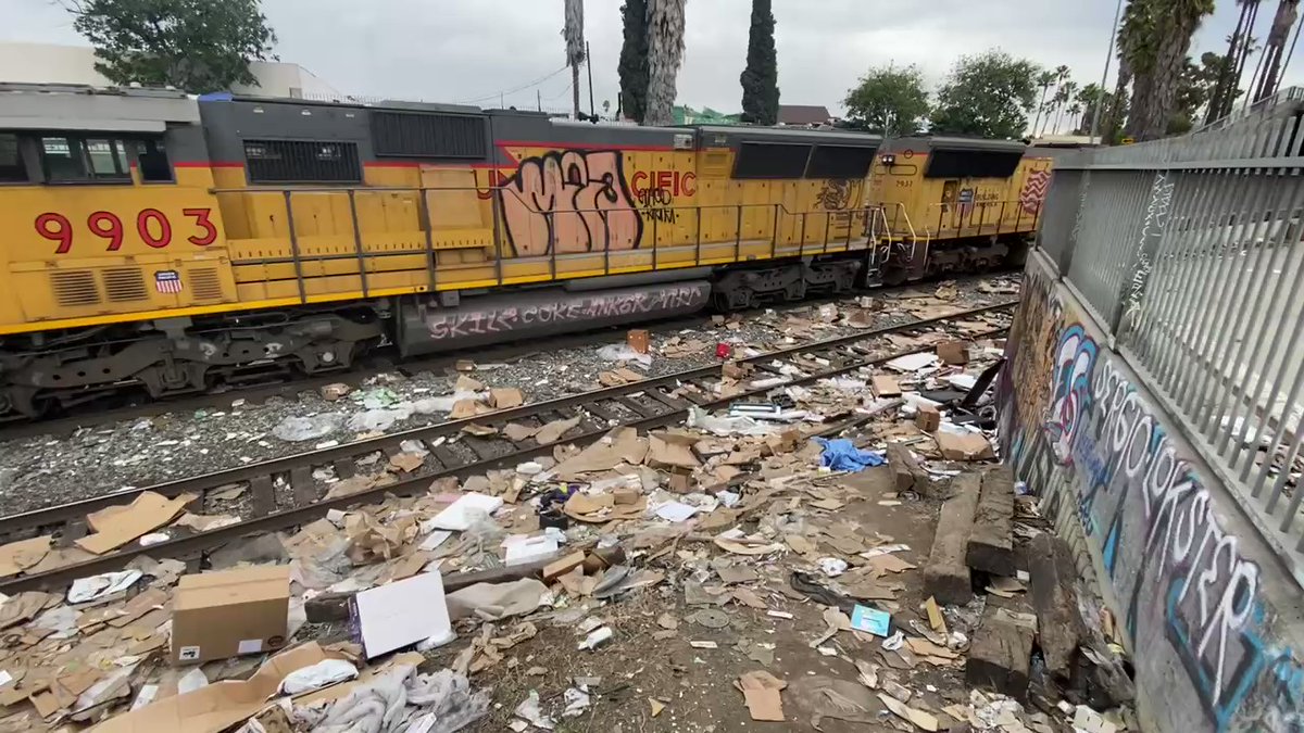 La Trains Being Robbed