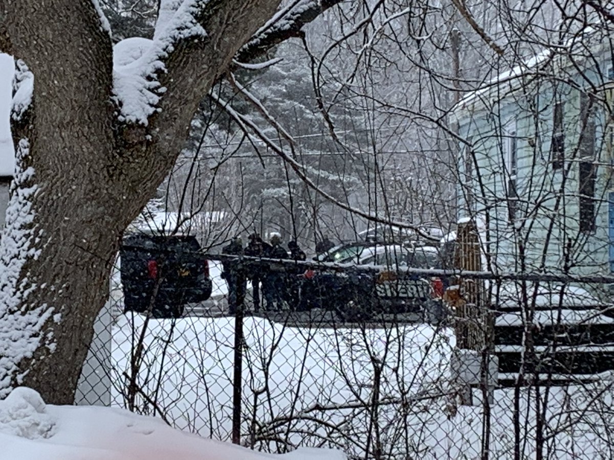Big police/SWAT presence in a Penfield mobile home park off of 441. @monroesheriffny has the road blocked at Gennis Drive.