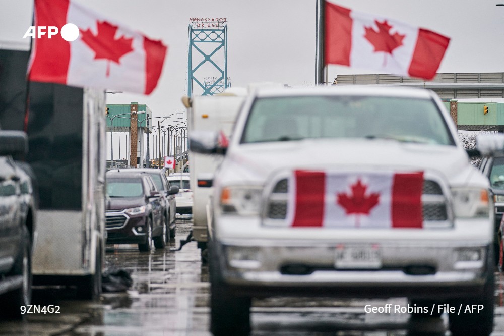 Police positioned to clear key border bridge of protesters in Canada: AFP journalist