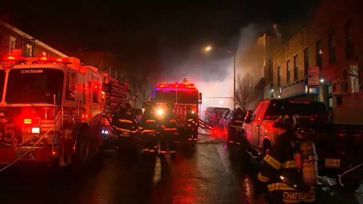 2 firefighters injured, 1 seriously, battling blaze at Bronx supermarket