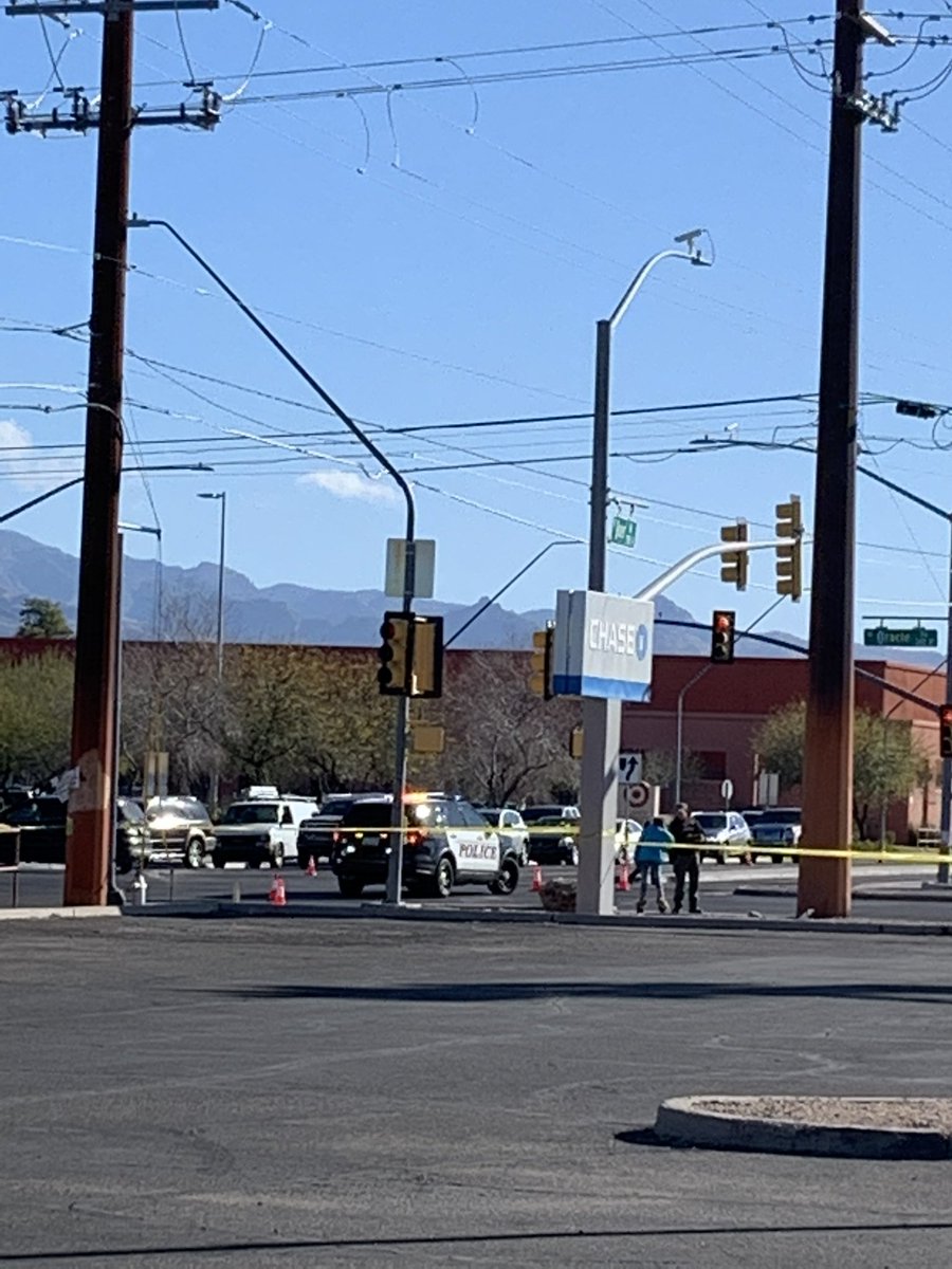 Officers from @OperationsWest are on scene of a suspicious item possible hazmat situation at the intersection of N. Oracle Rd. and W. Roger Rd. Traffic will be restricted in this area.