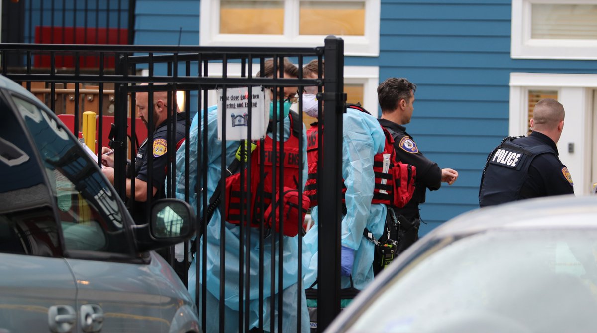 Two stabbed at apartment complex near downtown Everett this morning. @everettpolice confirm this is a homicide investigation and officers looking for a suspect