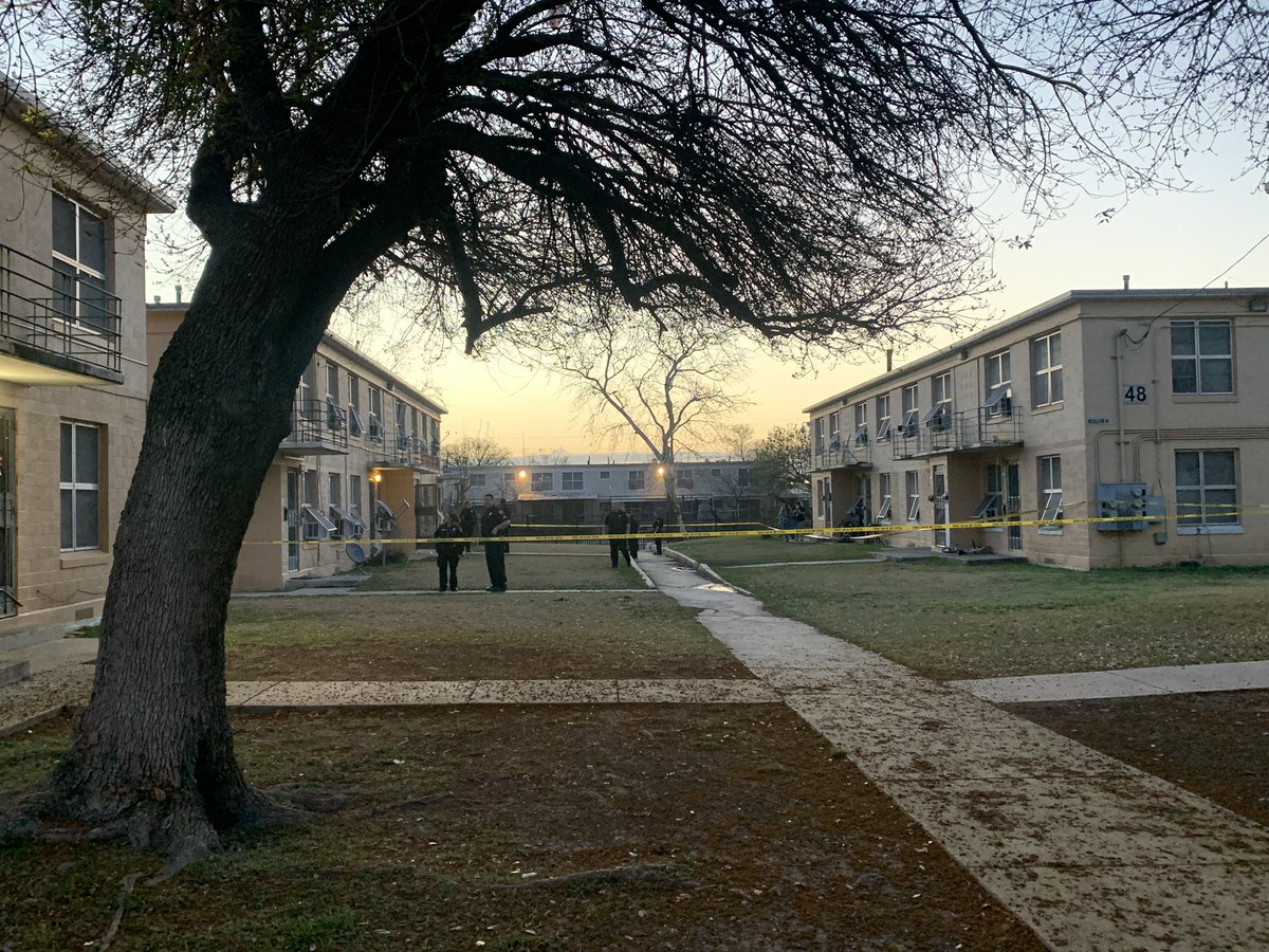 @SATXPolice on scene of a shooting. Police tell a man in his 20's was shot multiple times. Suspect took off. They don't know what lead up to shooting. Witness told the victim: didn't stand a chance. She says suspect came up and started firing off