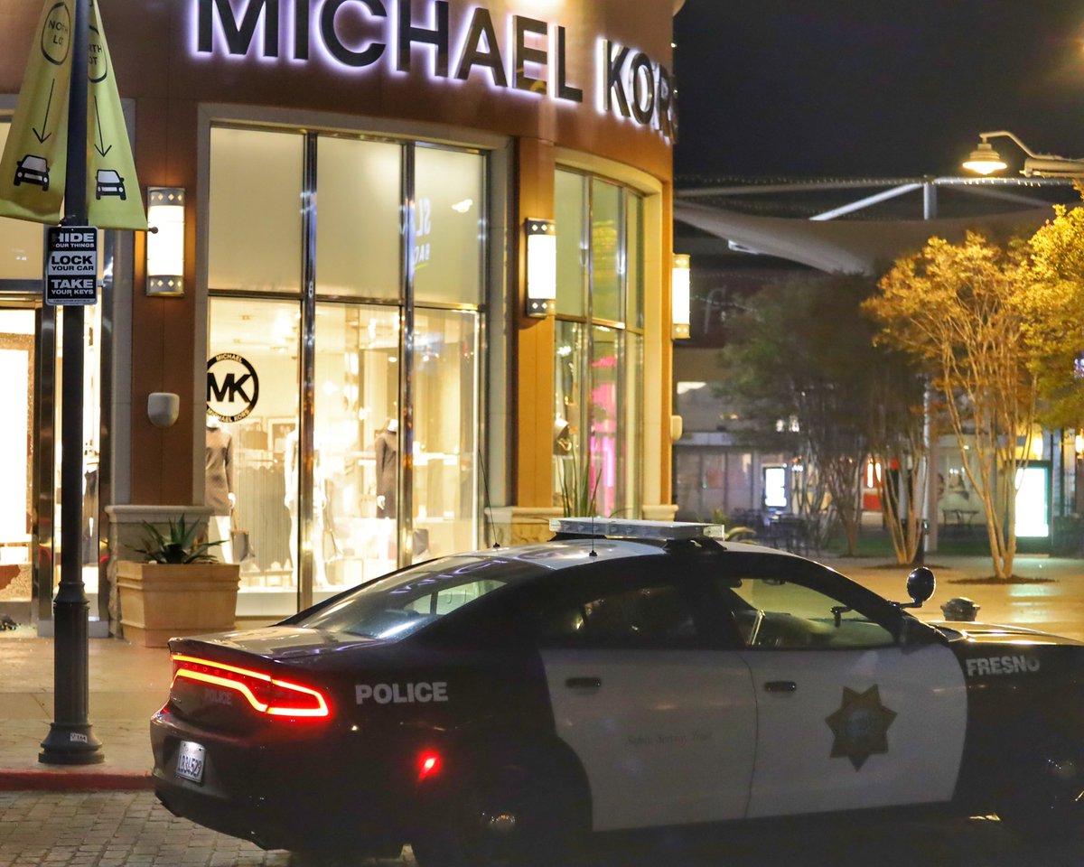 @FresnoPolice are investigating a smash and grab theft at the Michael Kors Store at the Fashion Fair Mall