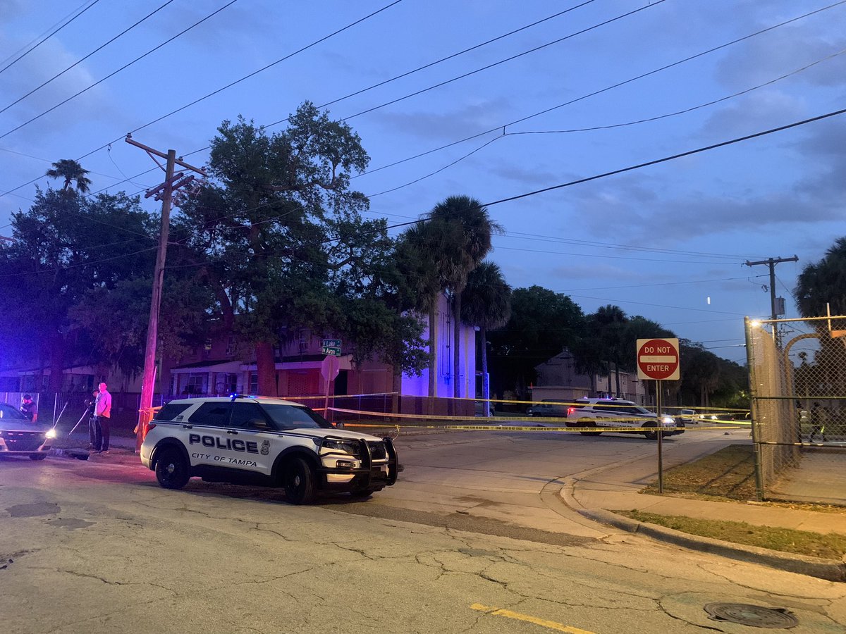 A 9-year-old girl was shot in the back tonight in Tampa— according to @TampaPD. Investigators say 2 teen boys were arguing on the basketball court in RoblesPark. One went home, got a gun and started shooting. The girl was hit