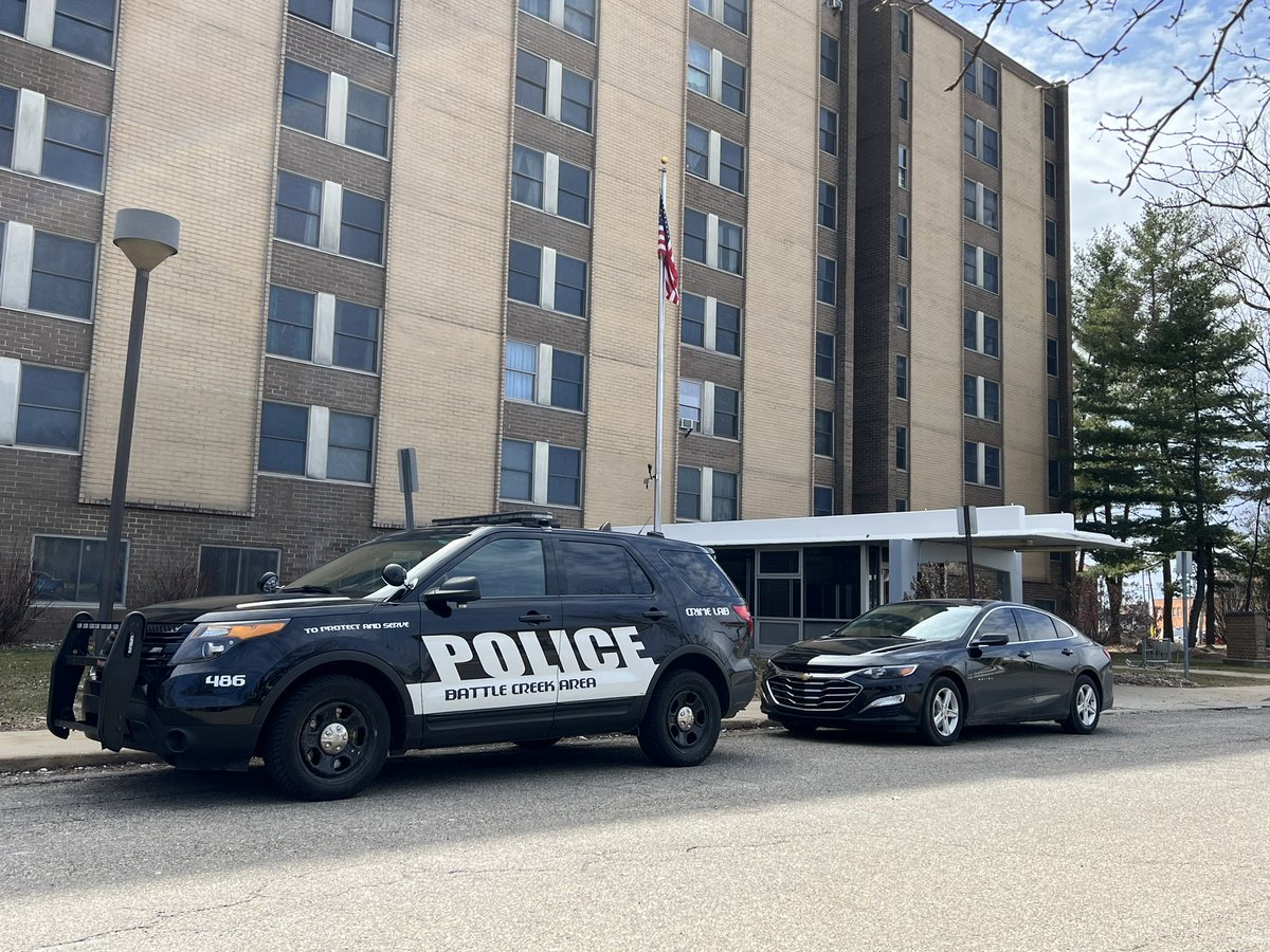 .@BattleCreekPD are back out at Cherry Hill Manor today, the site of a homicide over the weekend. A man has been arrested but not yet charged.