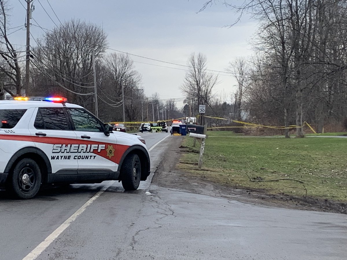 Knickerbocker Rd in Ontario is closed between Route 104 and Kenyon Road for a very active police investigation.  At least a dozen @WayneCoSheriff vehicles on scene and the mobile command trailer.