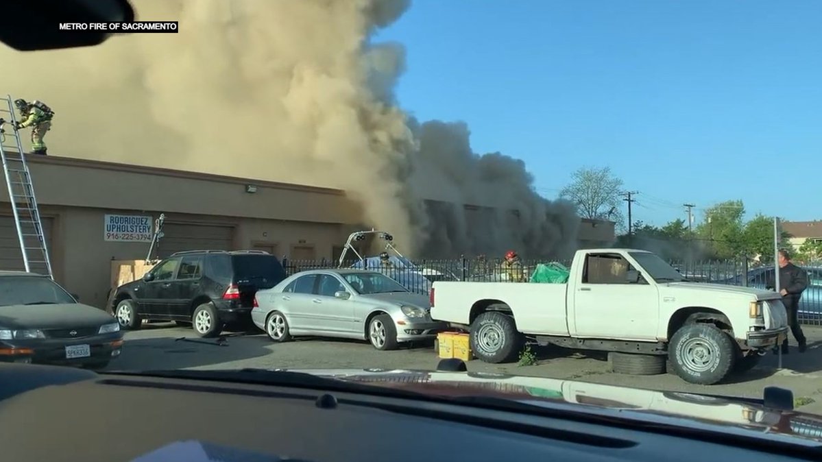 Crews Contain 2-Alarm Fire At Commercial Building In Arden Arcade