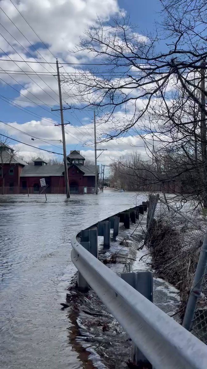 Flooding in Oradell, NJ. There were 3 rescues just in this intersection..including of one person this morning who officials say drove straight through 2 barricades set up grimacing