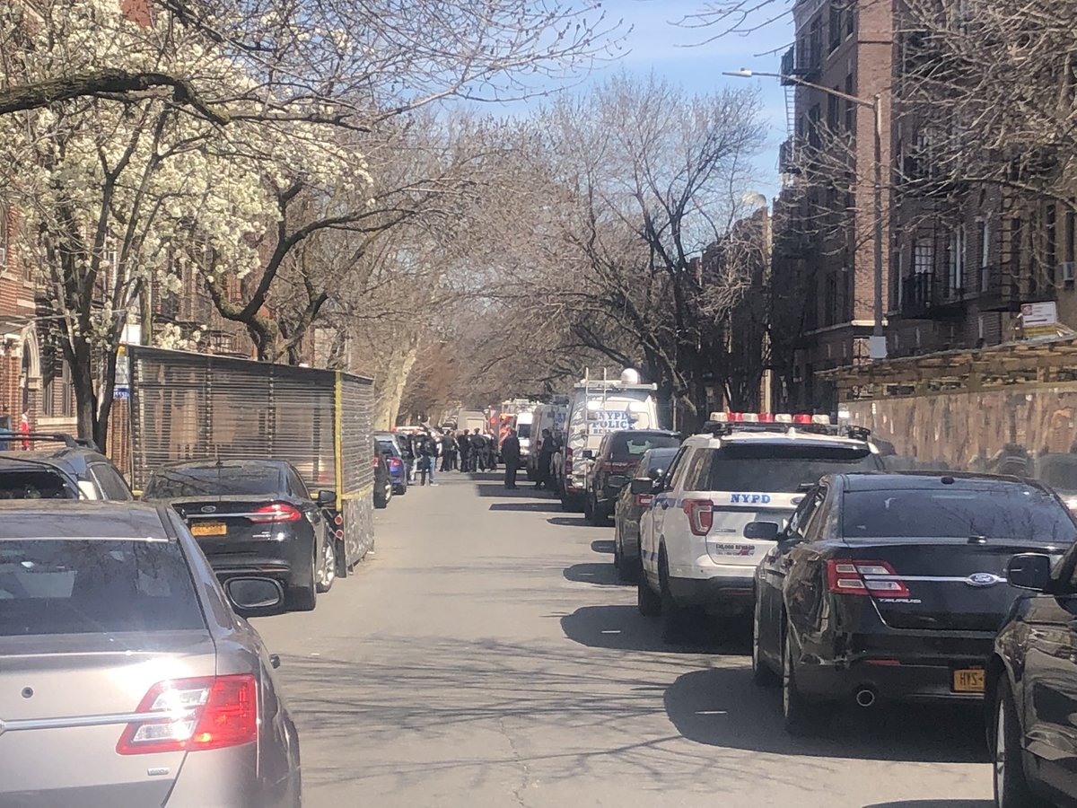 Police responding to a domestic call shot a man they say was armed with a machete. This happened around 9:45am on 33rd Street between Broadway and 31st Ave in Astoria. Suspect is stable. Charges pending. An officer sustained minor injuries