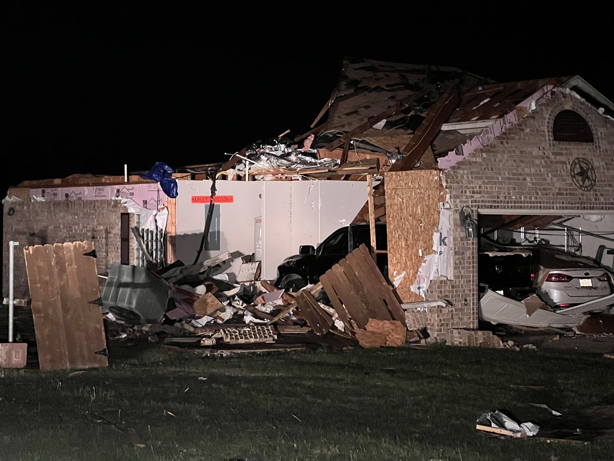 Tornado damage in Salado, TX - it's the same storm many @KVUE viewers saw moving through Williamson County / Jarrell area during rush hour yesterday. @NWS survey teams expected on the ground today as neighbors start cleaning up.