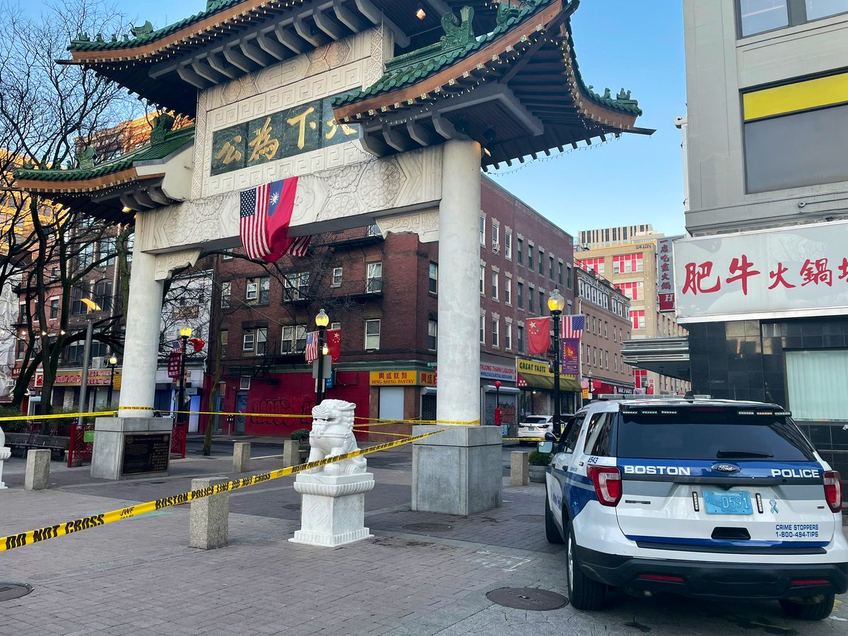 @bostonpolice investigating after two men in their early 30s were shot in Chinatown around 2:30 AM. Both being treated for life-threatening injuries.   3 suspects arrested after crashing car in Charlestown