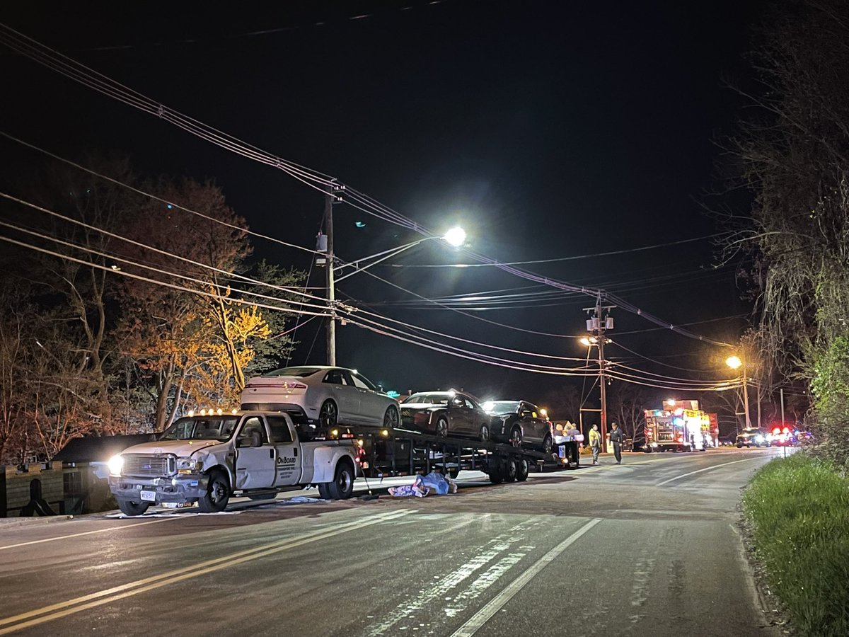 Crews are investigating a multi-vehicle wreck in Mendon that happened last night. This is Uxbridge Rd.   Multiple agencies responding, still a large scene