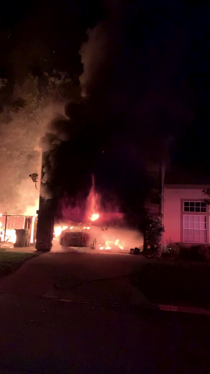 Early this morning SRV firefighters responded to a Structure Fire in the 1100 block of Silverwood Ct in Danville, CA. Firefighters arrived to find a fully involved garage fire that was extending to the 2nd story bedrooms. Firefighters quickly began searching for possible victims