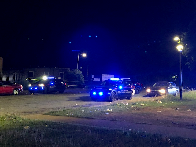 @Atlanta_Police are on scene of two people shot. They say it started with car break-ins on Boulevard & that's where the two were shot, before making their way to New Town Circle where police were called.