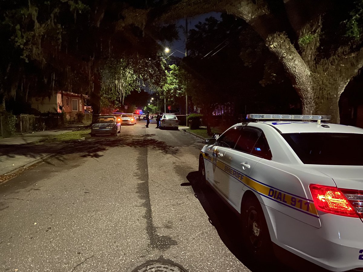 JSO is responding to a shooting off Linwood Avenue. It is a relatively small scene with a few JSO vehicles parked outside a home.