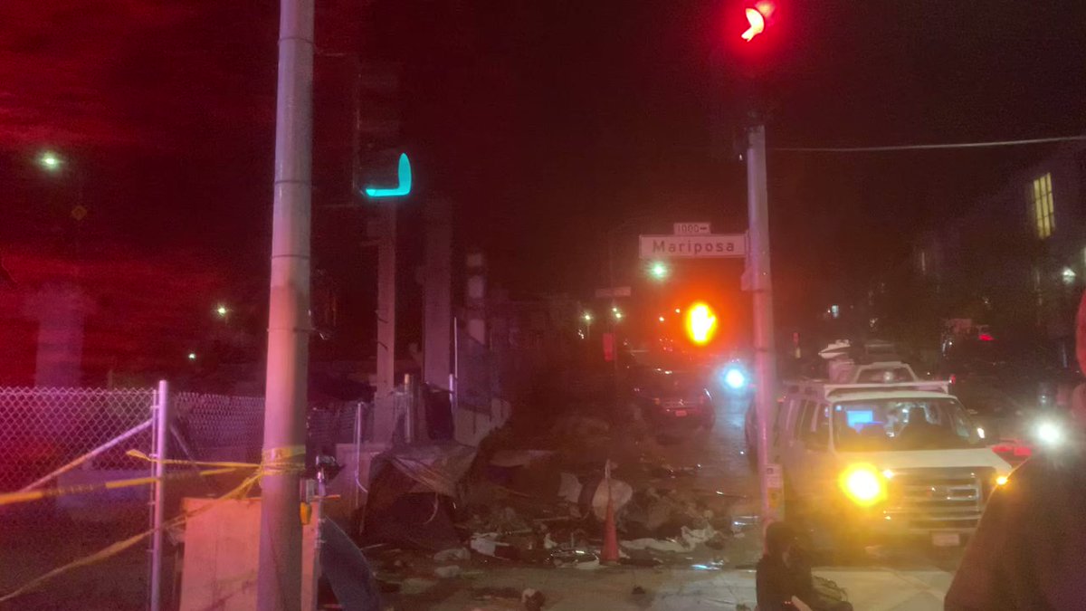 San Francisco ⁦@SFPD⁩ says they responded to call about a fight in Dogpatch neighborhood near Mariposa &Owens Streets. Police at one point opened fire. One man died at scene. Another man has died at hospital. Not clear yet if deaths were from fight or police.