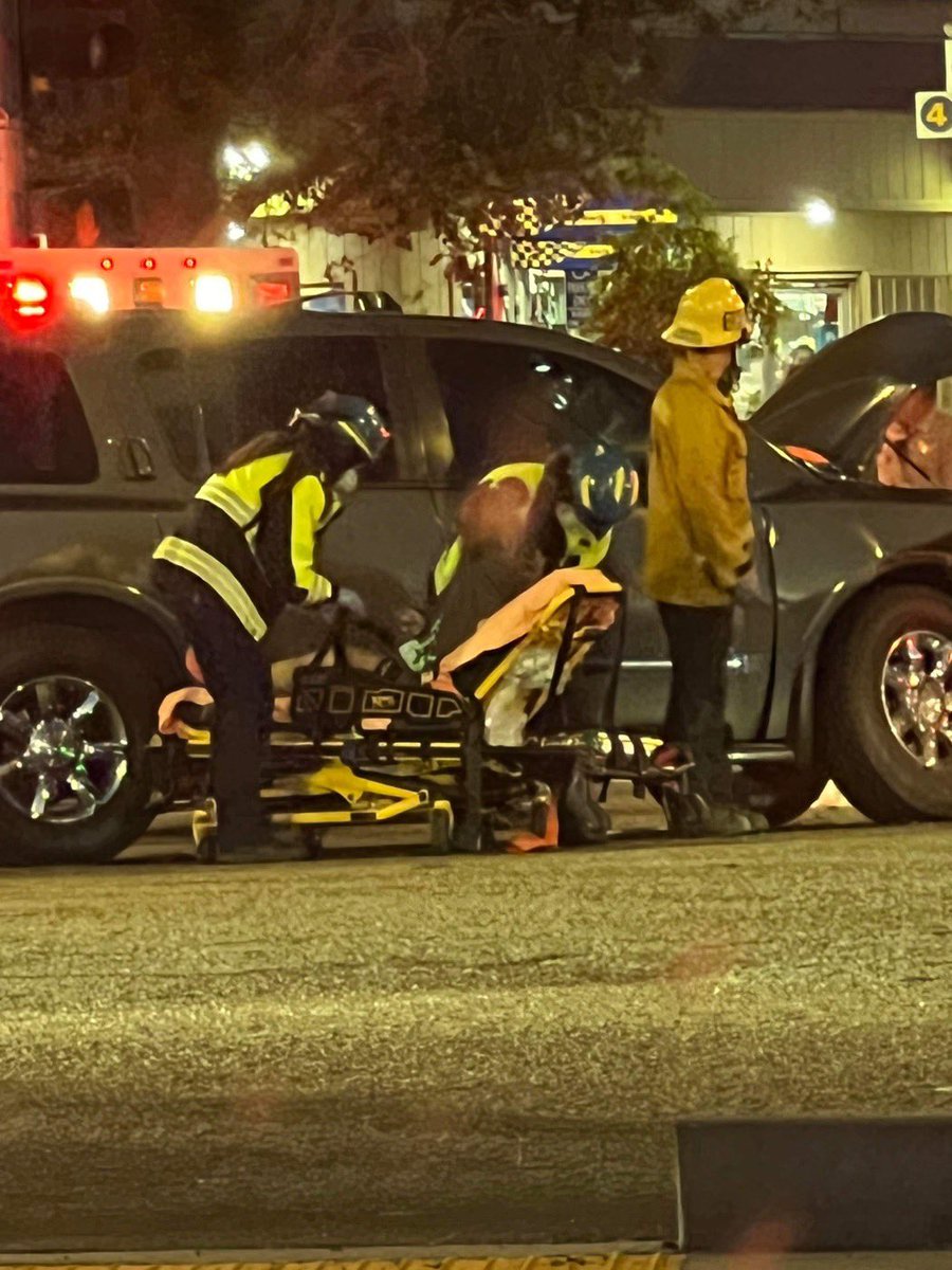 Littlerock,ca: 902t/902r(traffic collision with injuries/ rescue responding) 90th st e and Palmdale blvd. 2 vehicle traffic collision, 3 children injured requesting a a helicopter.