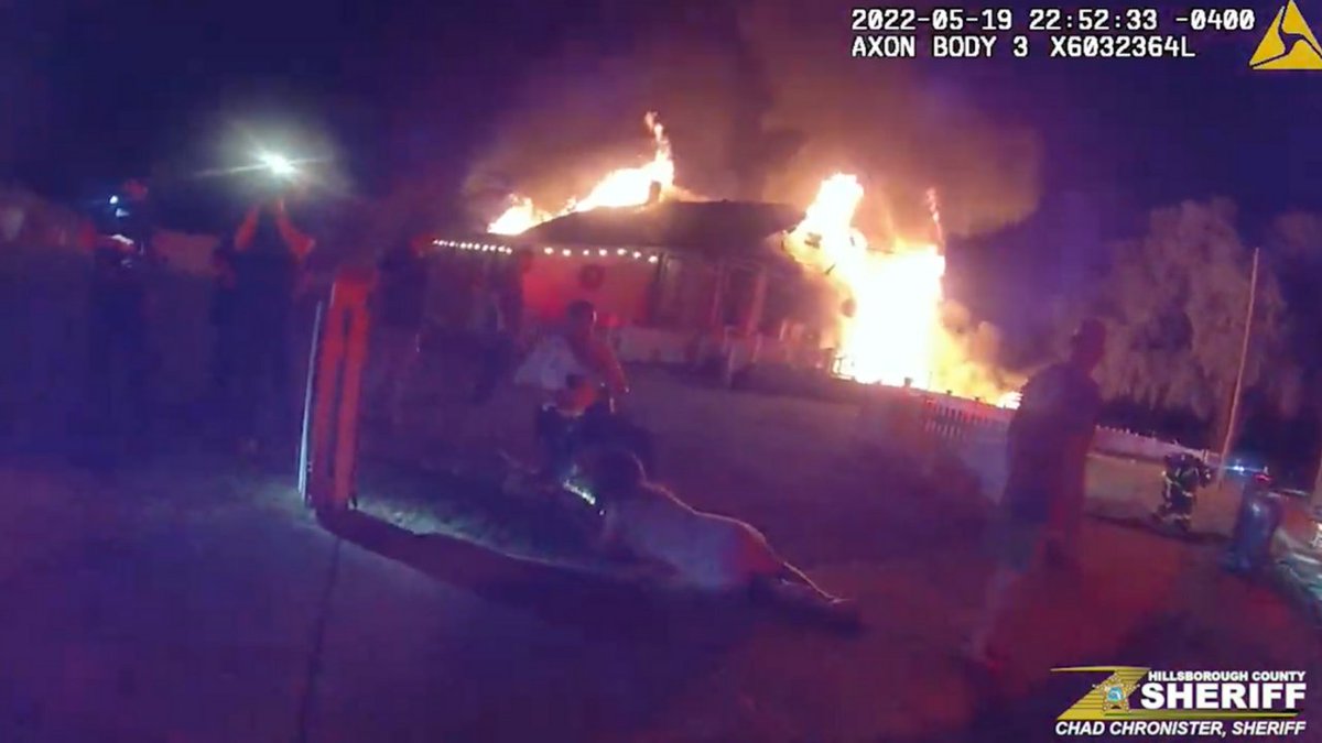 Florida sheriff's deputies rescue child from burning house