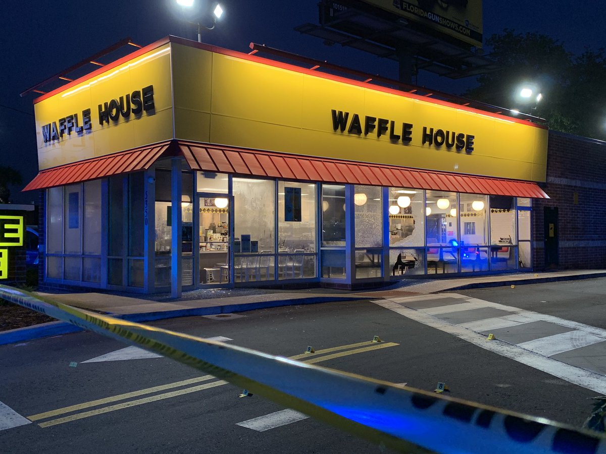 @OrlandoPolice, an argument at a Kirkman Rd @WaffleHouse parking lot led to a shooting, leaving one man injured. Several windows shot out. Investigators still gathering evidence and talking with witnesses