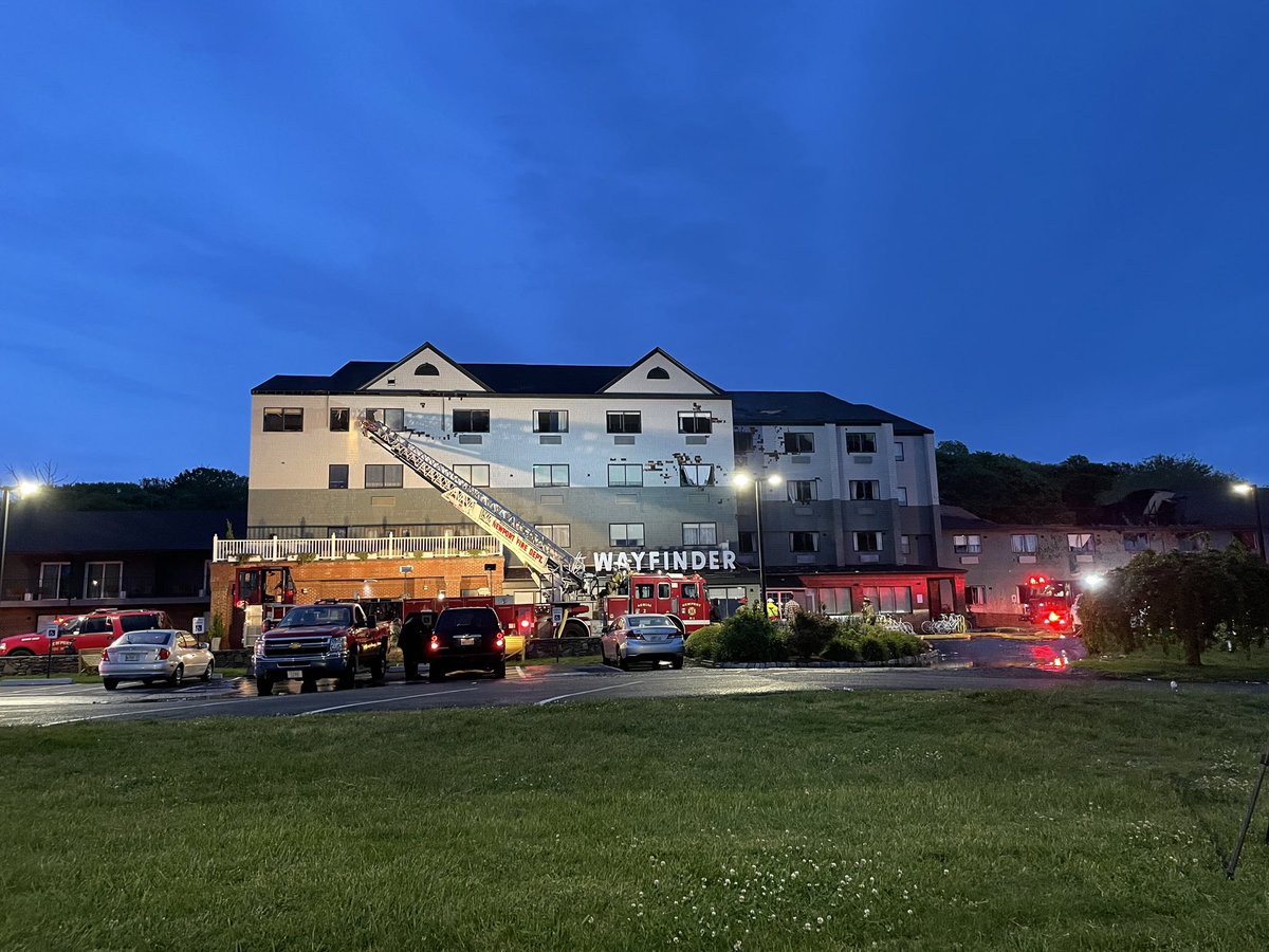 Crews are still on scene of a 4-alarm fire at the Wayfinder Hotel in Newport that broke out at just after 8 p.m. last night. Guests were forced to evacuate, and crews are now working to contain any hotspots this morning.