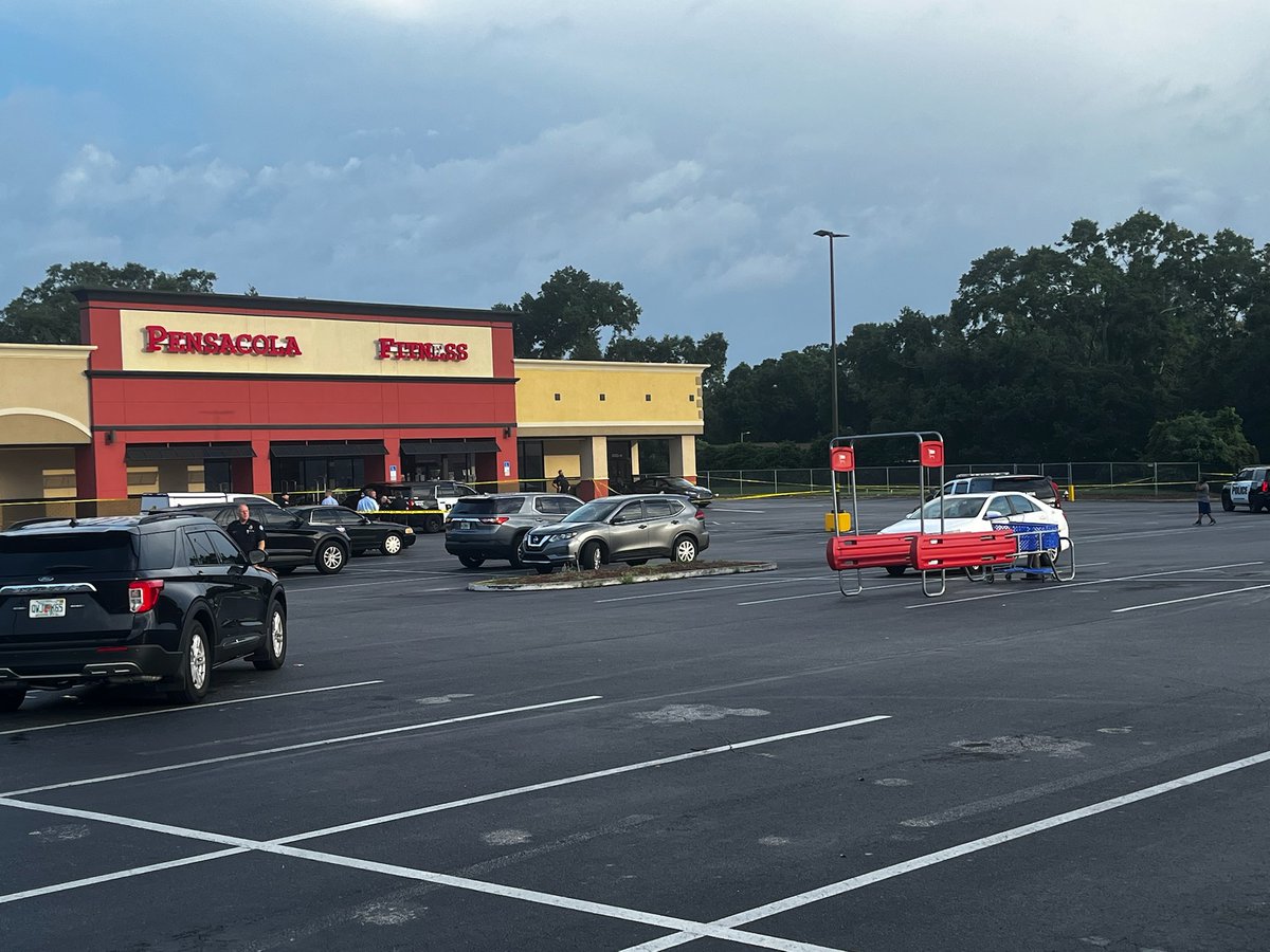 Black male suspect walked into gym at 4:30 a.m. and fatally shot woman. He then left the scene. - Police searching for suspect after reviewing video surveillance  - No other injuries - Victim not yet ID'd
