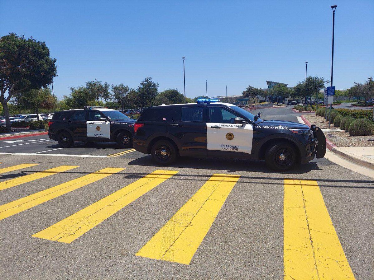 Sheriff's department reportedly  received the anonymous call a kid was going to wreak havoc on a school in the area. @SanDiegoPD  is asking parents not rush to the schools