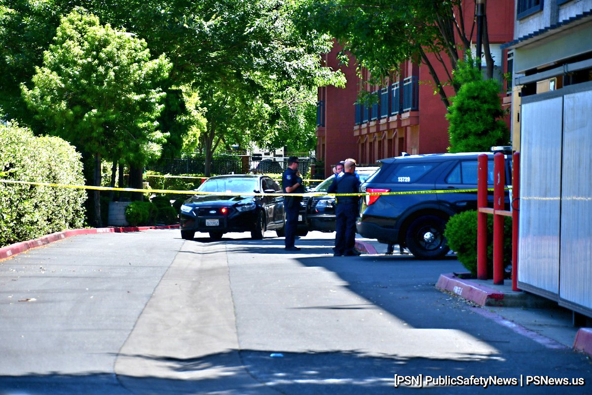 SacPD is on Scene at the LINQMidtown apartments at 32nd and S Streets investigating a shooting incident at the parking structure entrance. No further details are available.