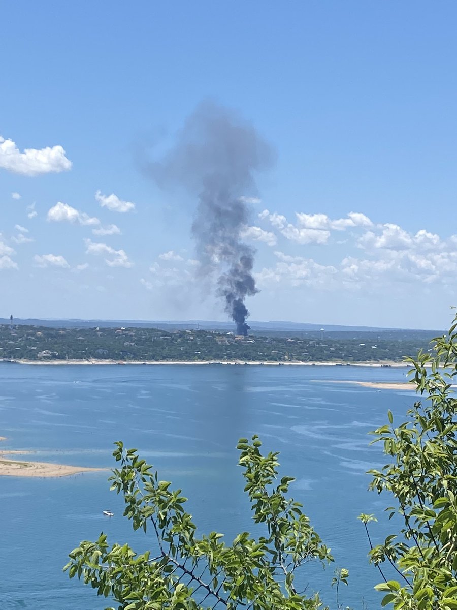 Eyes what's happening. This is my view from oasis in Austin. Looks like a bad fire.