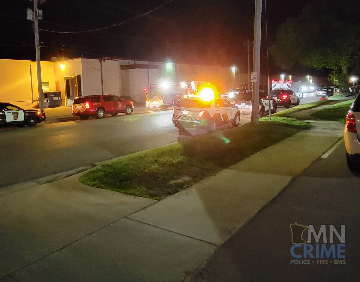 ROCHESTER: Stabbing - 12xx 4th Ave. South-West - Units are on scene with a male who was reportedly stabbed in the back by an unknown suspect. A perimeter is set in the area but no suspect description was provided by the victim