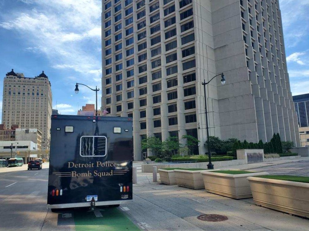 Bomb squad investigators arrived on the scene of a report of a bag left outside of the McNamara Federal Building just after 10 a.m. today