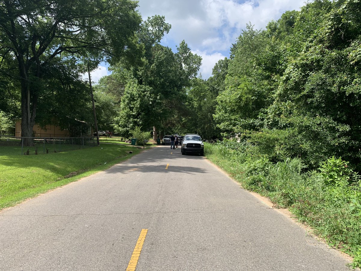 The shooting took place around 12:30 am, three juveniles were found on Bentley Street in Bastrop. The Morehouse Parish Sheriff's Office is investigating.