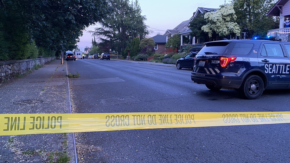 @SeattlePD investigating a shooting in the 4700 block of Meridian Ave North with reports of one person hurt. Medical examiner on the scene. A neighbor heard gunshots and says she spotted two bodies in the street.