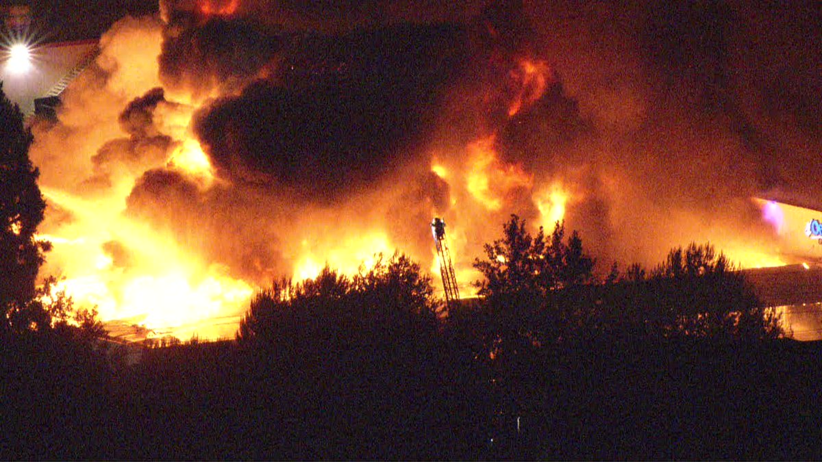 A massive fire at a vacant building in WoodlandHills put @LAFD firefighters into defensive mode and took more than an hour to knock down. Thankfully, no injuries reported. The heat was so intense, @NWSLosAngeles said it was seen from space by weather satellites