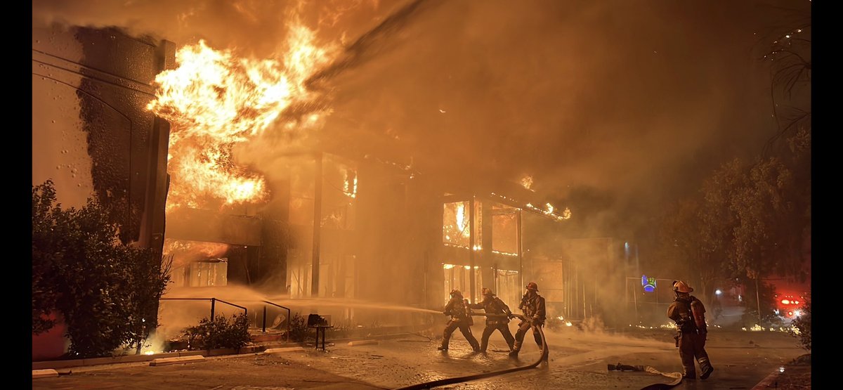 Scene of a major emergency fire in Woodland Hills tonight. Heavy fire through the roof of a large commercial building. 6000 N De Soto Ave. Structural integrity of the building is starting to fail.