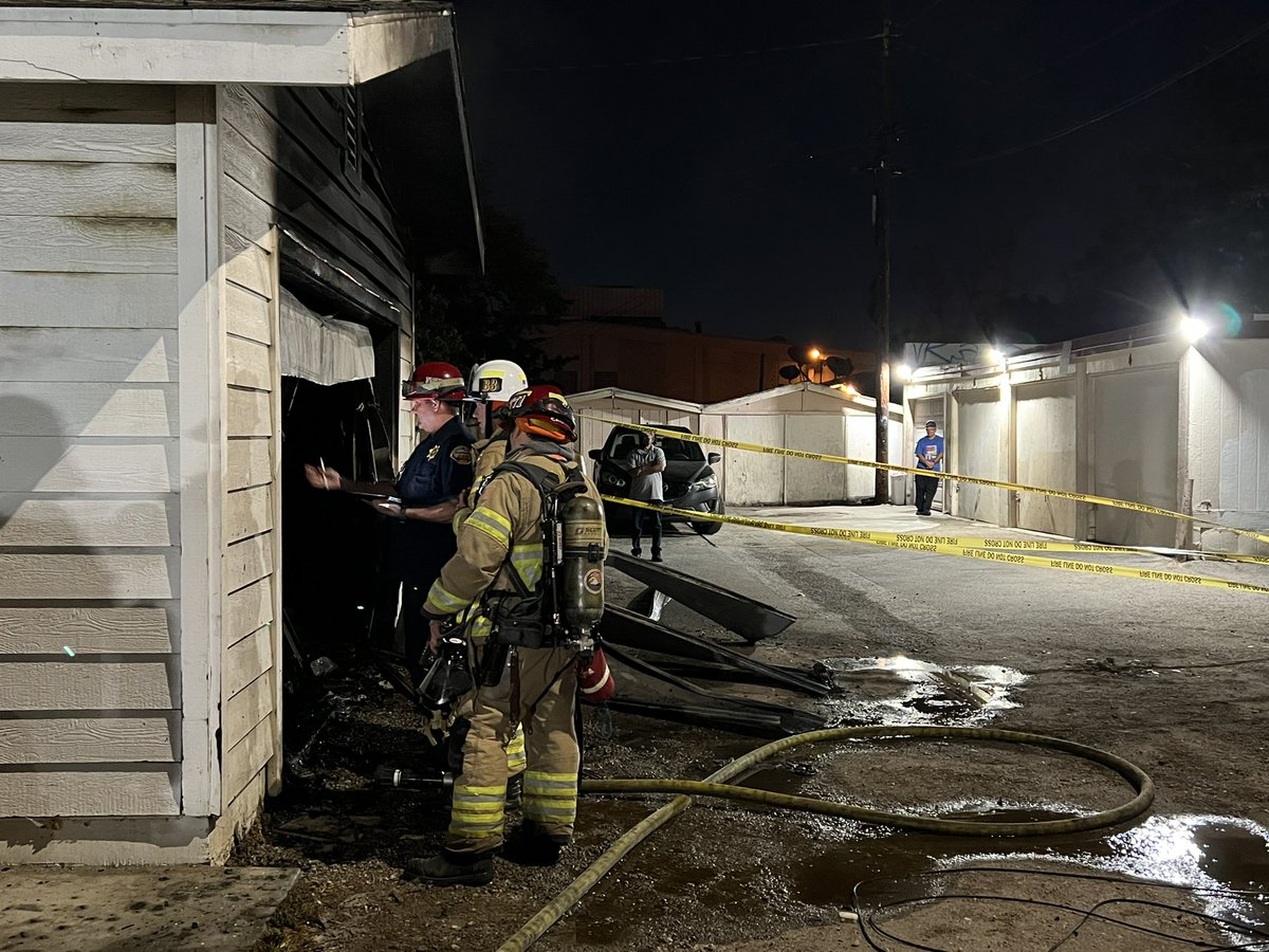 FF's responded to a garage fire in the 1500 blk of N. Ross in @CityofSantaAna at 8:53 p.m. tonight & quickly laid 300 feet of hose down the alley to knock it down. FF's mitigated downed power lines to keep everyone safe. Cause unintentional cooking