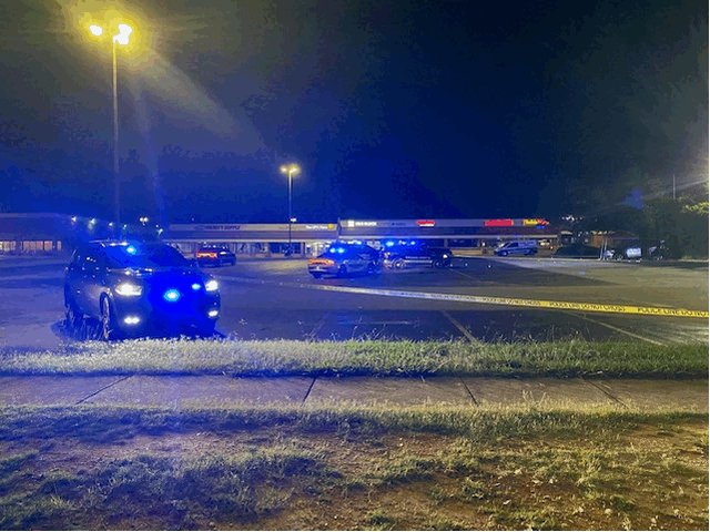 Scene in the parking lot of the Douglas Commons shopping center on Hospital Drive, where @Douglasville_PD say they are working a homicide.