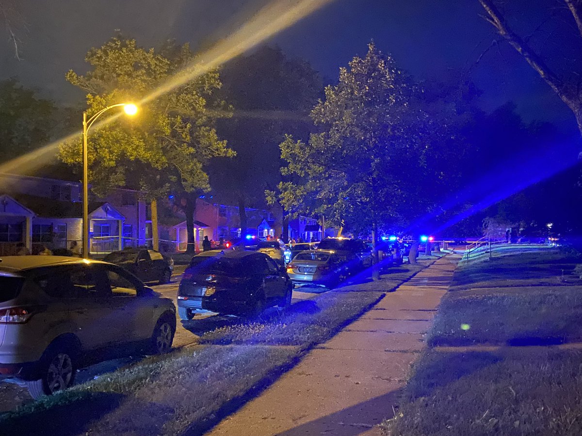 MilwaukeePolice on scene of the city's latest homicide near 40th and Kaul. Area taped off. Shooting happened just after 10pm Wednesday night