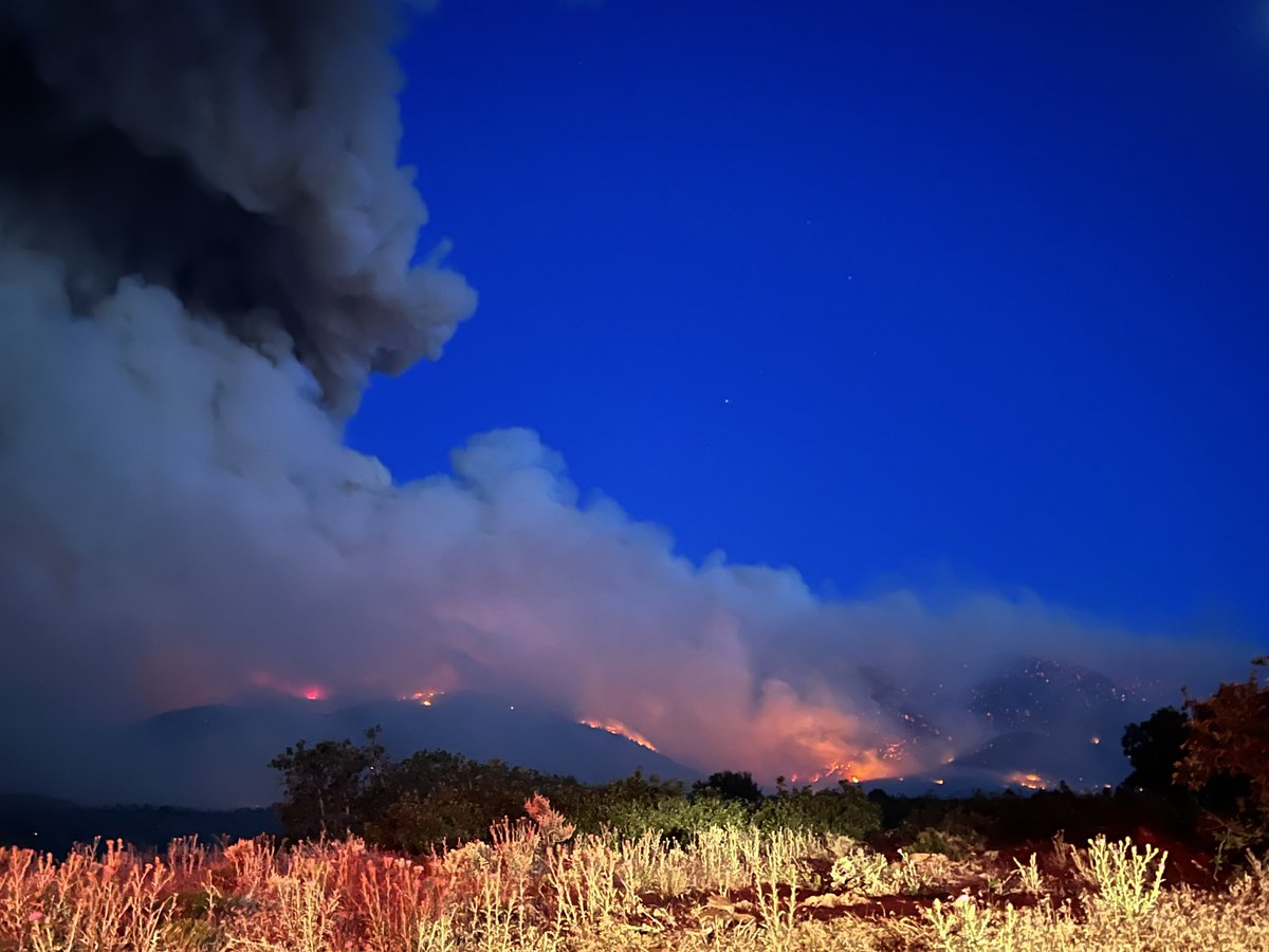 Resources will remain on scene of the HalfwayHillFire tonight. IMT has been ordered. Fire is estimated at 800-1000 acres. Evacuation order remains in place for the Virginia Hills subdivision