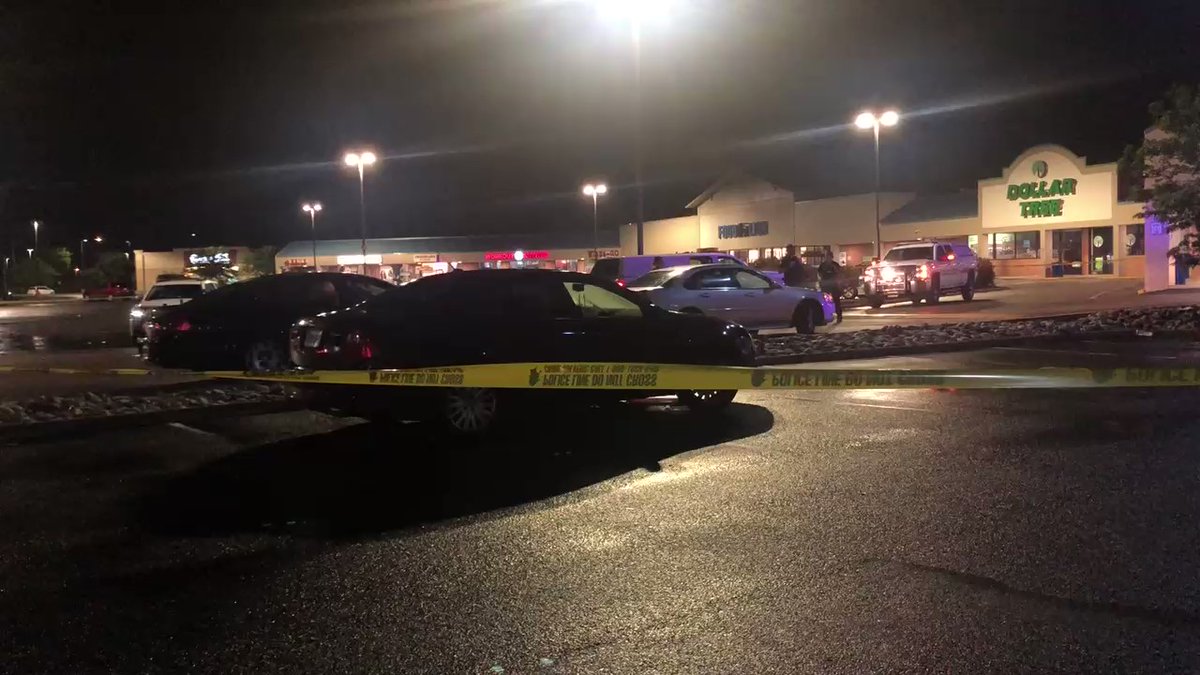 @VBPD are investigating a shooting that took place in the Birdneck Shopping Center parking lot. Officers were searching for clues with their flashlights behind @dunkindonuts on N. Birdneck Road.