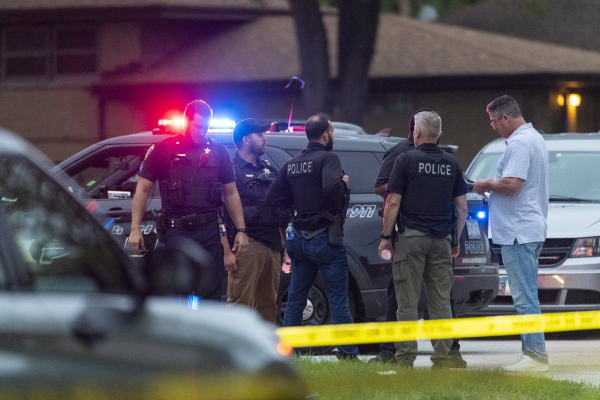 Off-duty officer shoots alleged gunman who opened fire at family reunion in South Holland