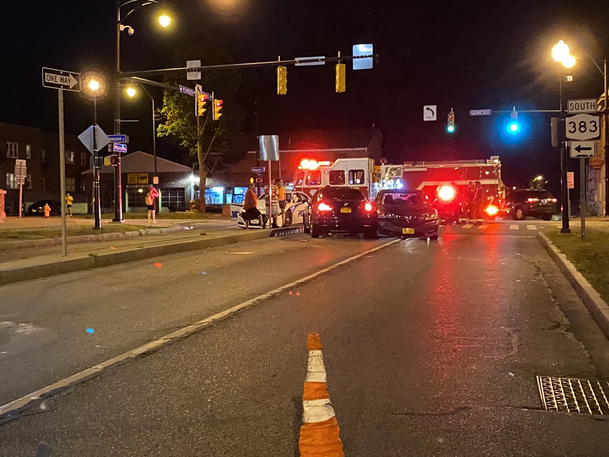 RochesterNYPD officer also involved in a 3 car MVA on Genesee St and S Plymouth Ave.