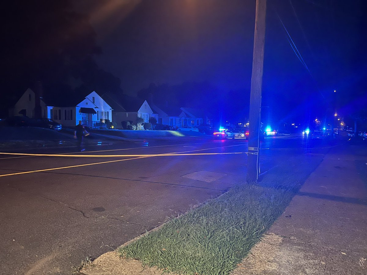 .@MEM_PoliceDept on the scene of a deadly shooting on University in North Memphis. 14 or 15yo killed in a drive-by shooting.