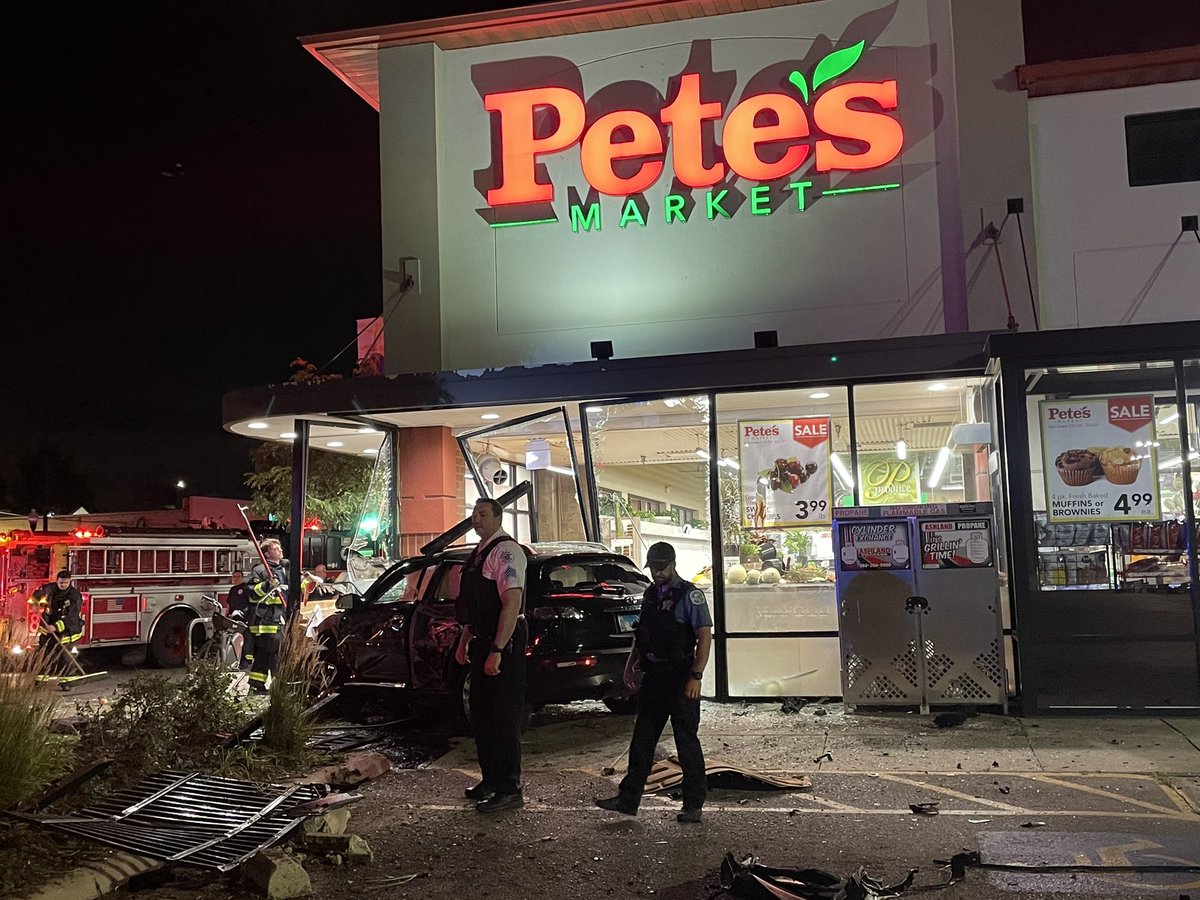 High speed one car crash into Pete's  Market 58 and Pulaski.   Occupants fled scene